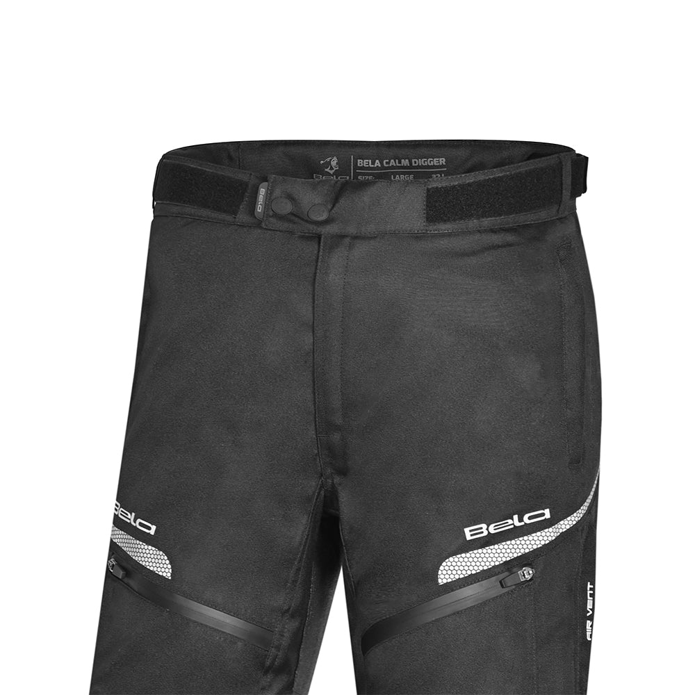 BELA - Pantaloni corti in tessuto nero Calm Digger