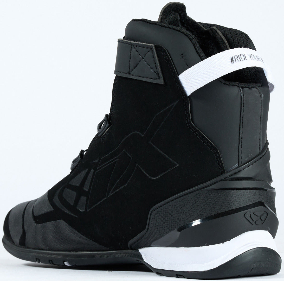IXON BULL 2 WP HOMBRE BOTAS CARRERA BLANCO NEGRO - BOTAS