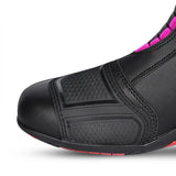 Botas de motociclismo Bela Strip Touring para mulher em pele preta com detalhes em rosa.