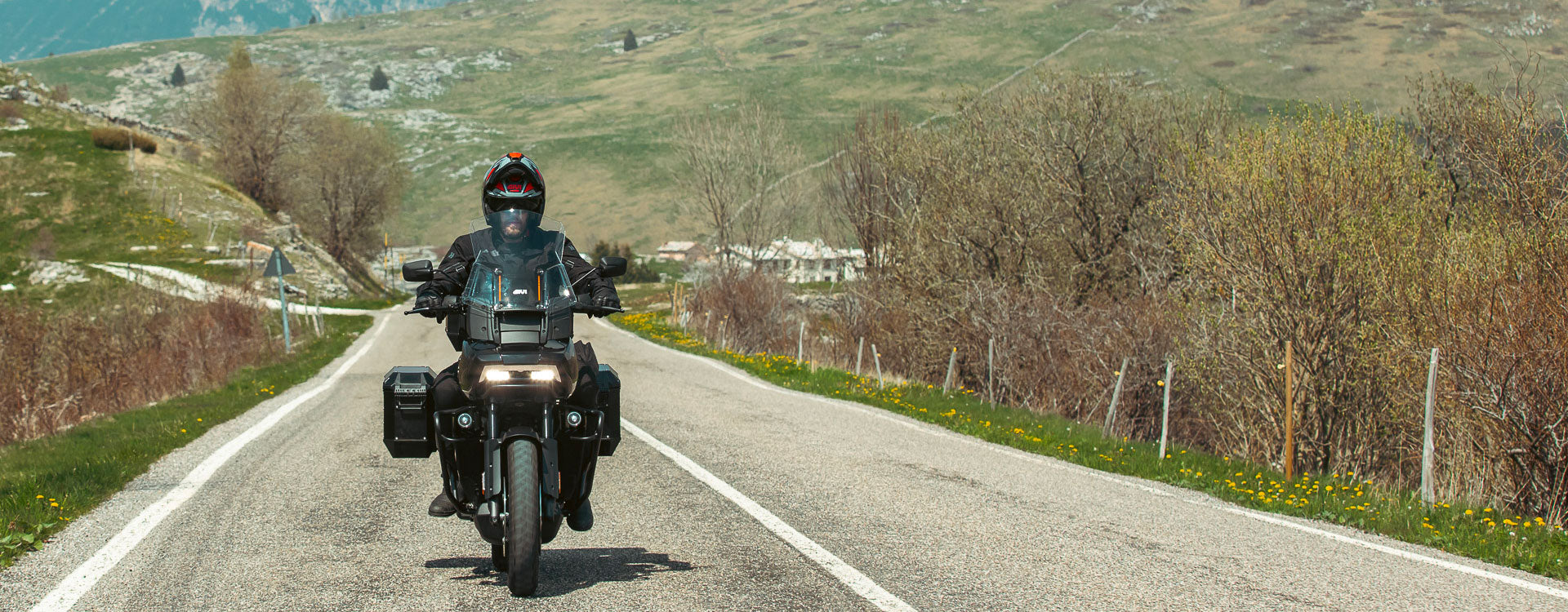 GIVI TREKKER ALASKA PARA MOTO MONOKEY MALETAS LATERALES 36L 2 PIEZAS - Accesorios