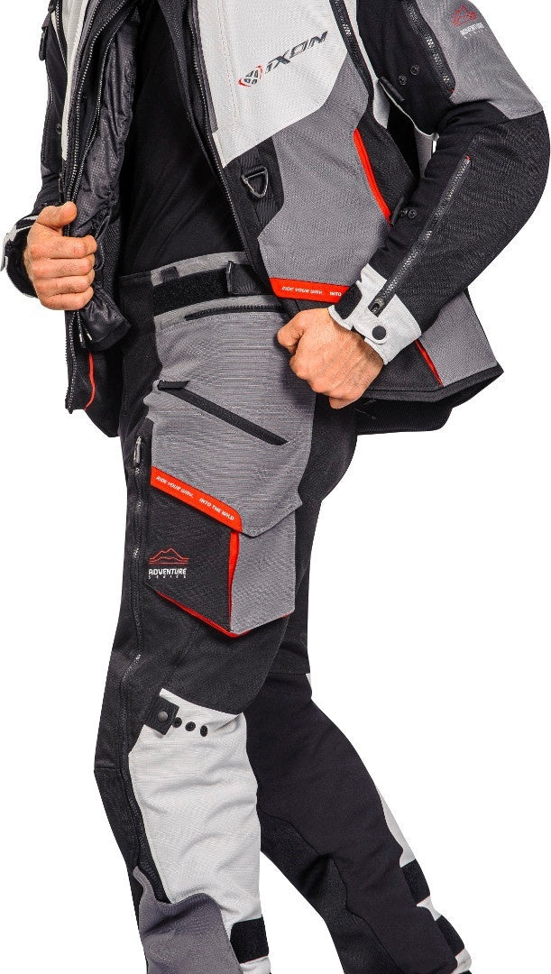 IXON RAGNAR PT PANTALONES TEXTILES MOTO HOMBRE NEGRO GRIS ROJO - PANTALON
