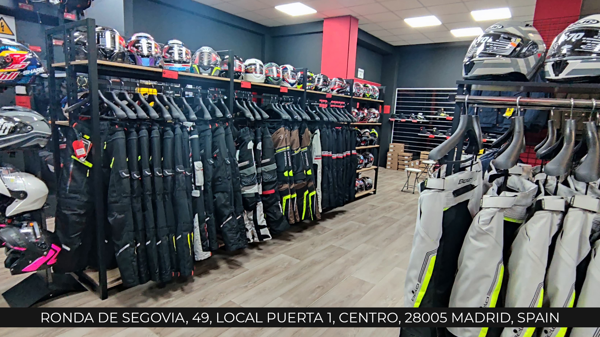 Tienda de ropa de moto Madrid Espana Maximo Moto